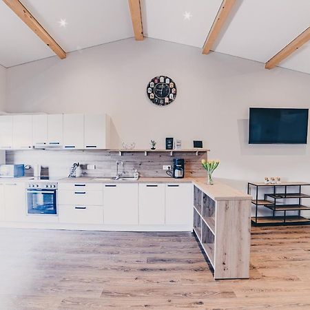 Grosse Ferienwohnung Mit Balkon Und Perfekter Lage Eggenthal Exteriör bild