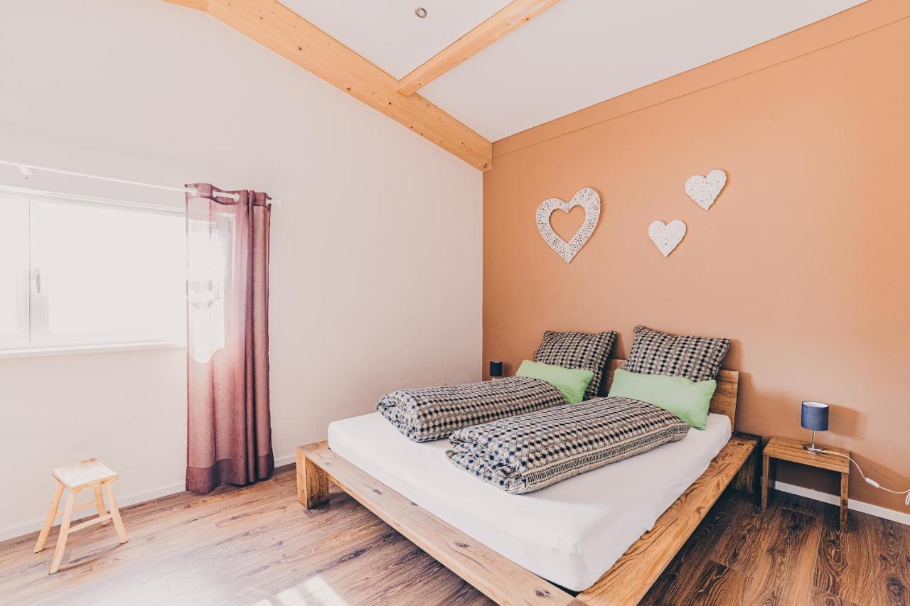 Grosse Ferienwohnung Mit Balkon Und Perfekter Lage Eggenthal Exteriör bild